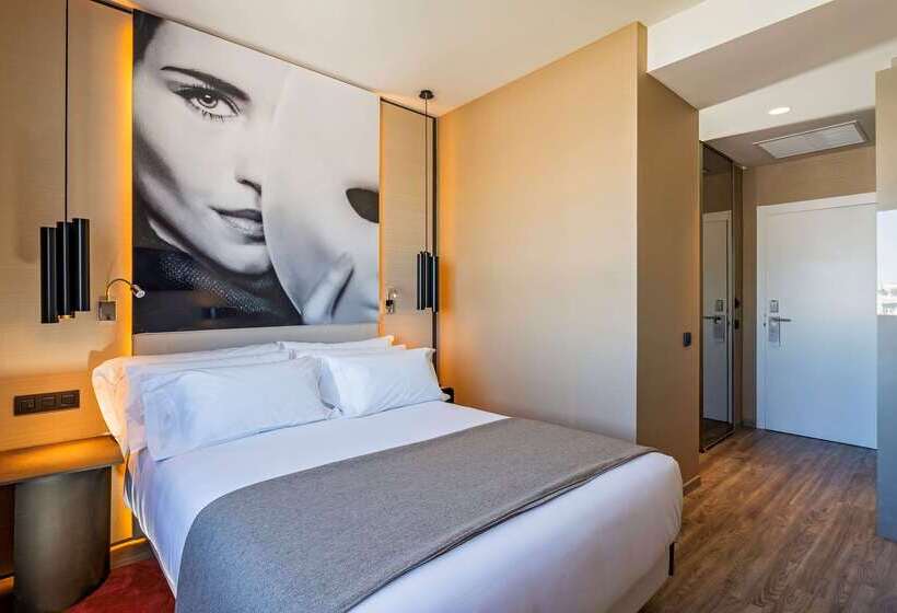 هتل NH Collection Madrid Suecia