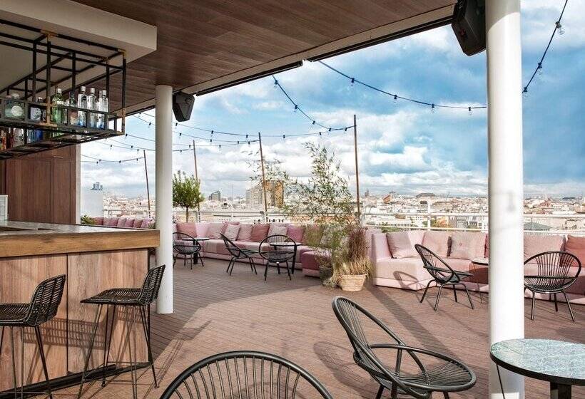 هتل NH Collection Madrid Suecia