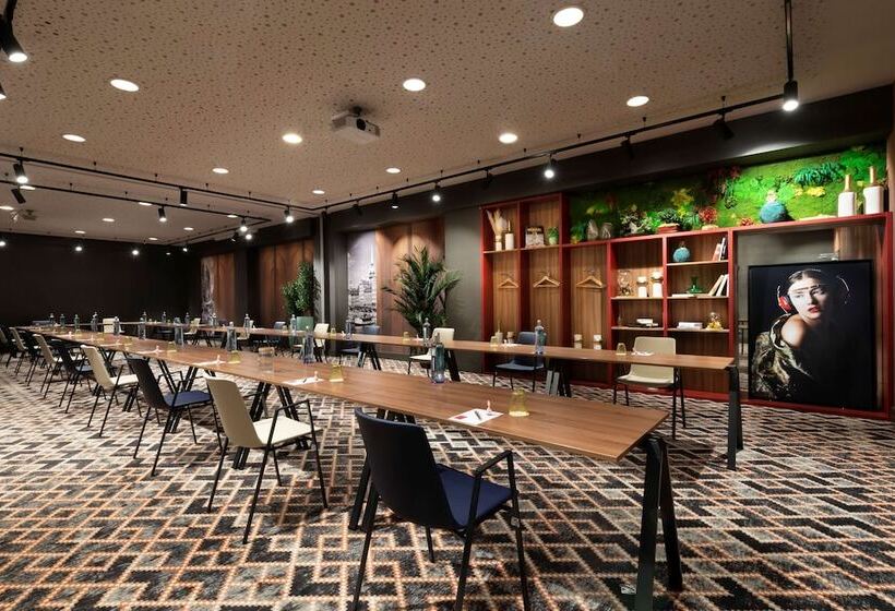 هتل NH Collection Madrid Suecia