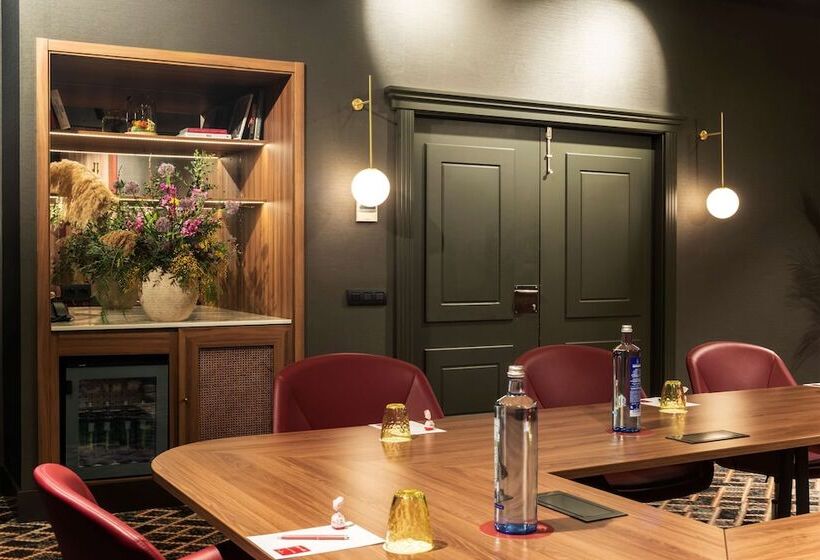 هتل NH Collection Madrid Suecia