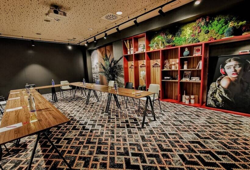 هتل NH Collection Madrid Suecia