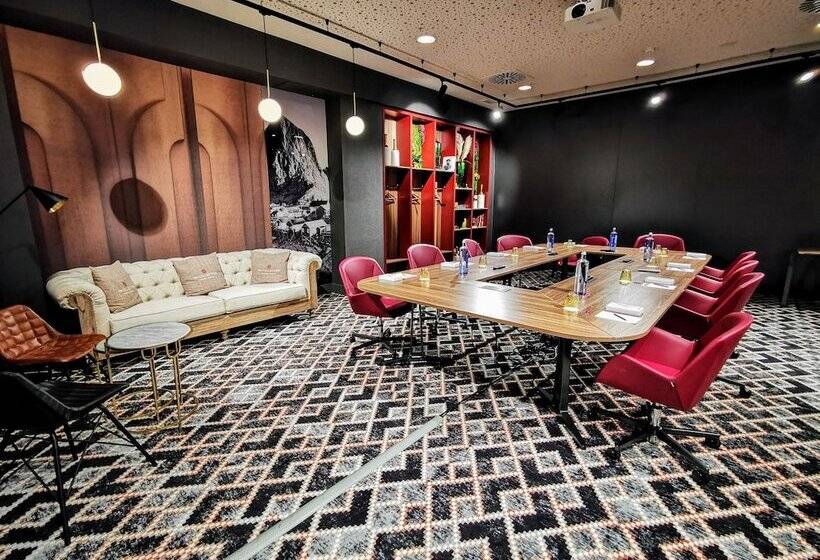 هتل NH Collection Madrid Suecia