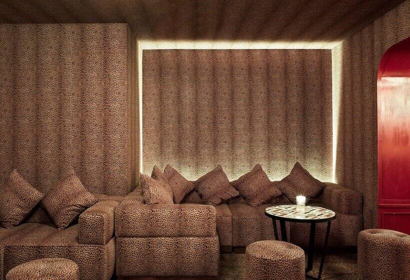 هتل NH Collection Madrid Suecia