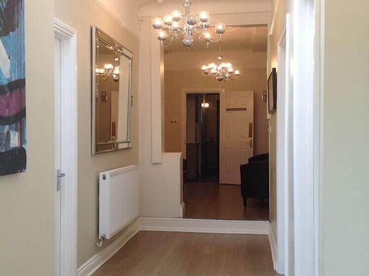 Отель Oak Lodge