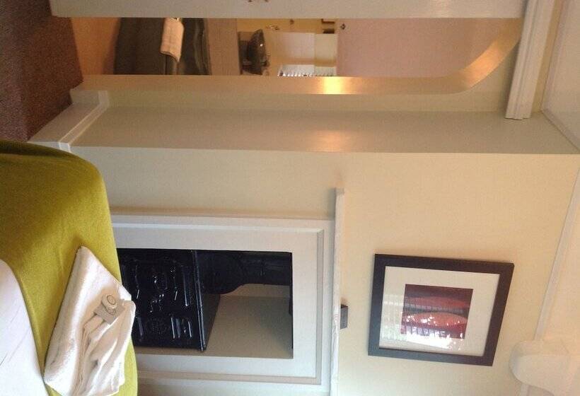 Отель Oak Lodge