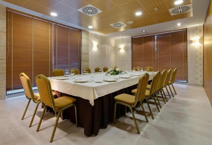 هتل Oca Villa De Aviles