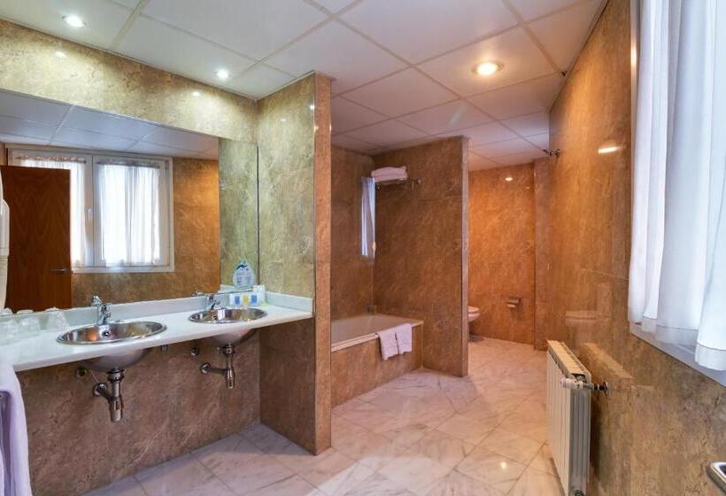 هتل Oca Villa De Aviles