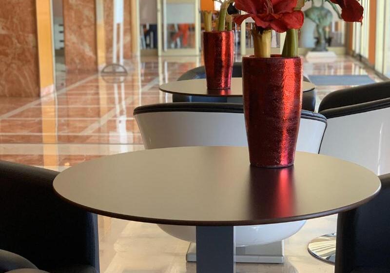 فندق Ponferrada Plaza