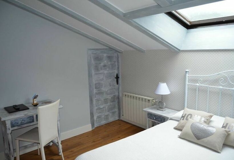 فندق Posada Real La Montañesa