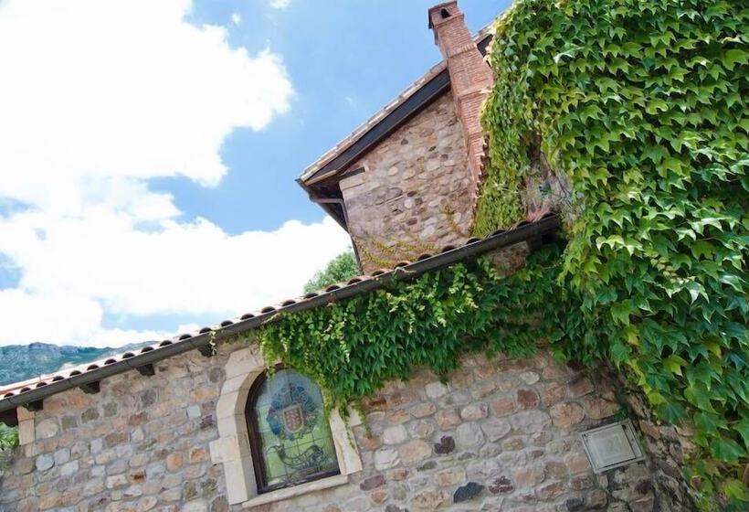 בית מלון כפרי Posada Real La Montañesa