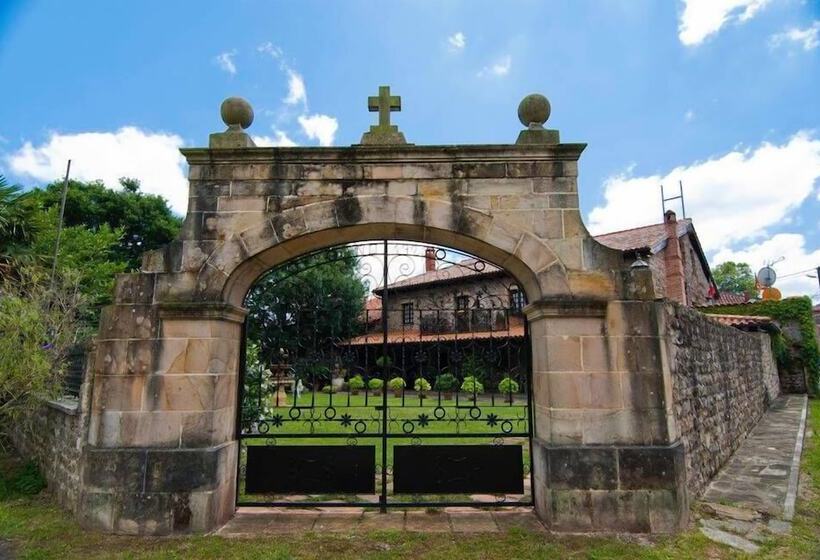 בית מלון כפרי Posada Real La Montañesa