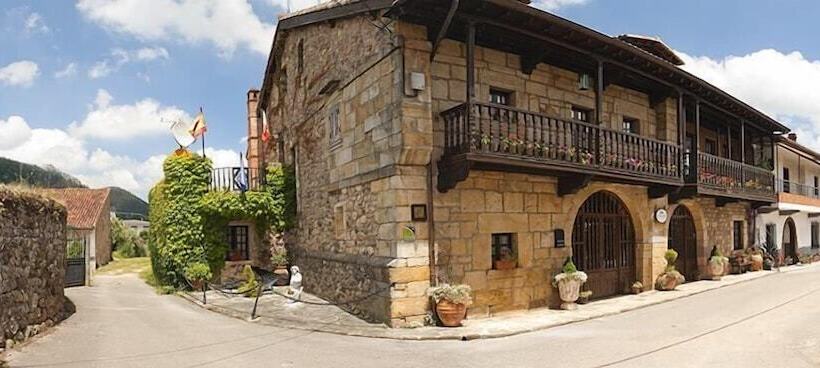 בית מלון כפרי Posada Real La Montañesa