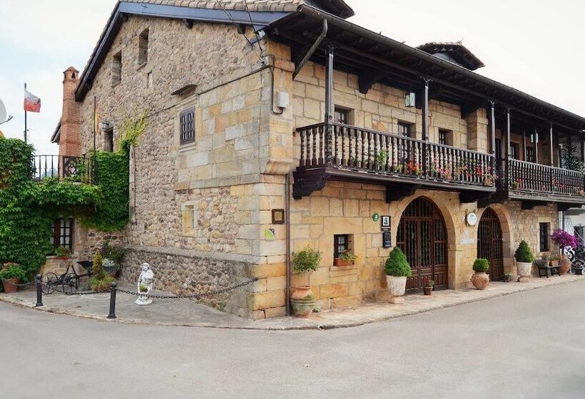 בית מלון כפרי Posada Real La Montañesa