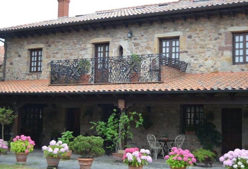 בית מלון כפרי Posada Real La Montañesa