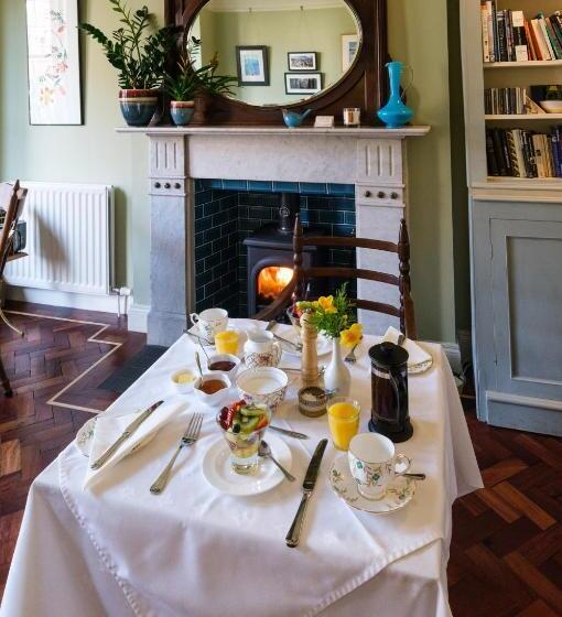 בית מלון כפרי Ravenhill House