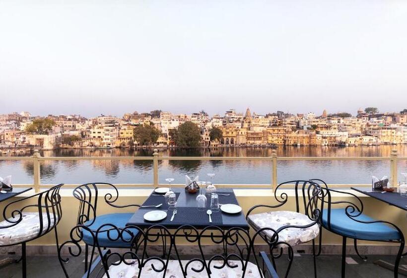 Sarovar   Lake Facing Boutique Hotel On Lake Pichola