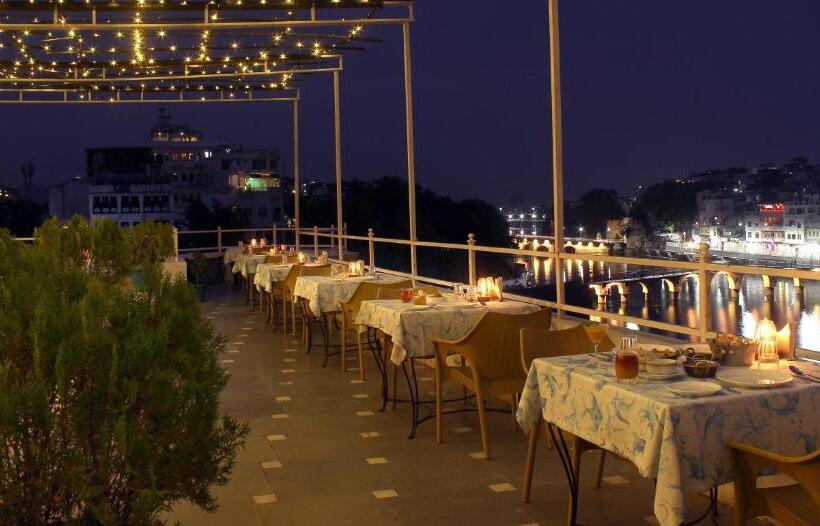 Sarovar   Lake Facing Boutique Hotel On Lake Pichola