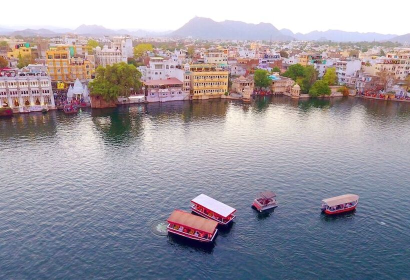 Sarovar   Lake Facing Boutique Hotel On Lake Pichola