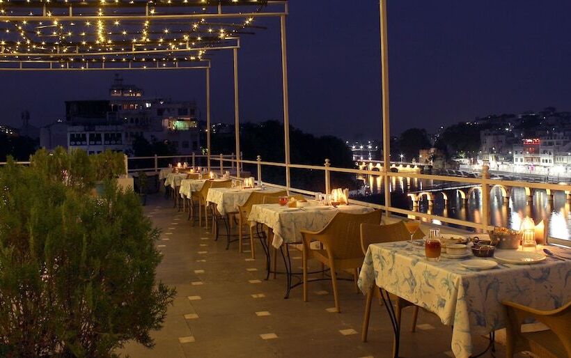 Sarovar   Lake Facing Boutique Hotel On Lake Pichola