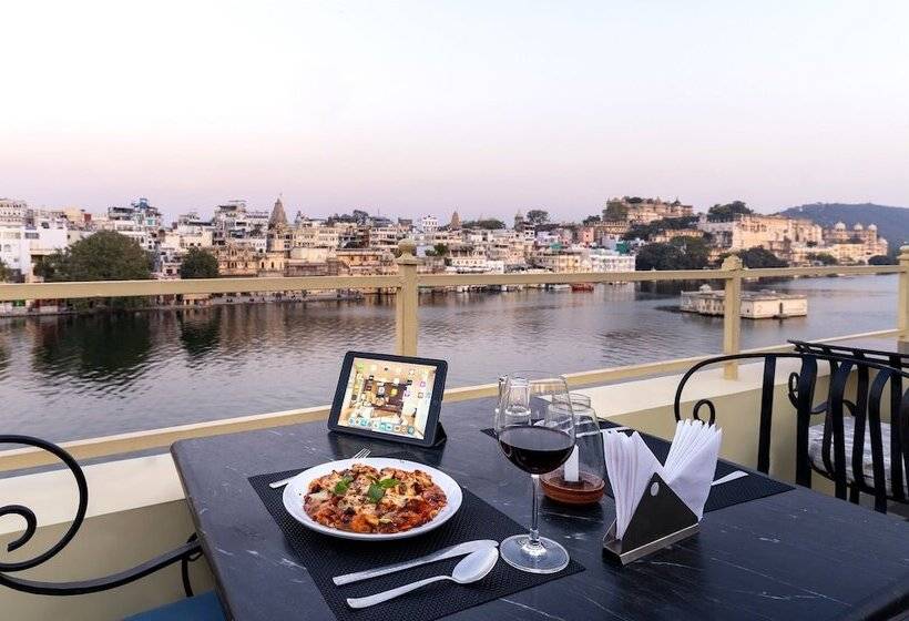 Sarovar   Lake Facing Boutique Hotel On Lake Pichola