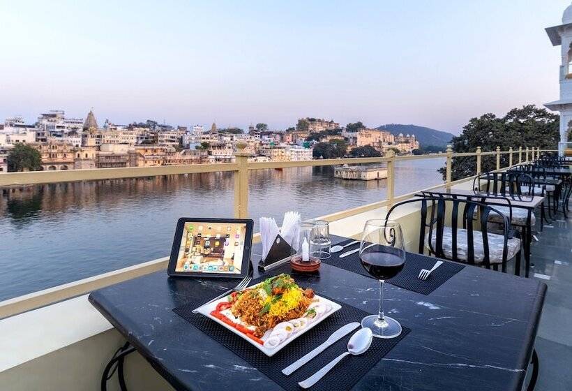 Sarovar   Lake Facing Boutique Hotel On Lake Pichola