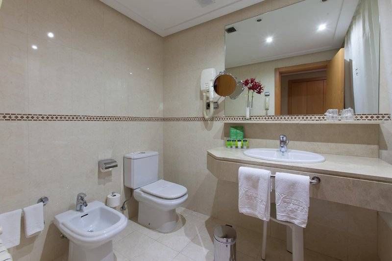 ホテル Silken Luis De Leon