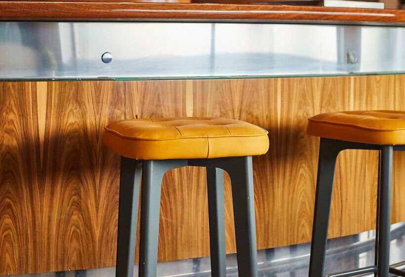 ホテル Silken Luis De Leon