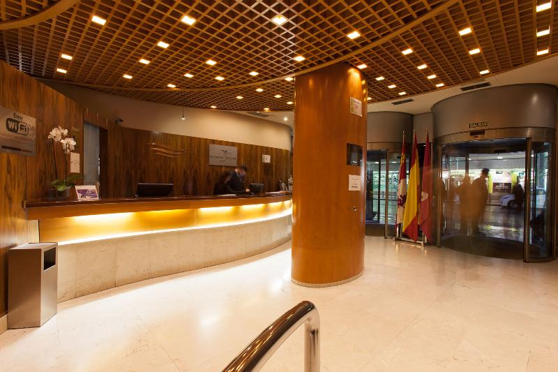 ホテル Silken Luis De Leon