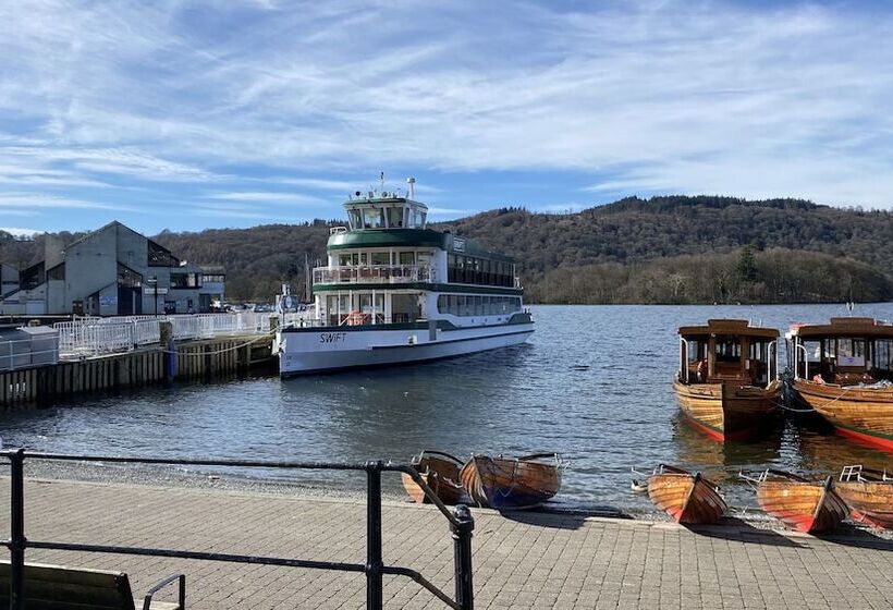 בית מלון כפרי The Cranleigh Boutique