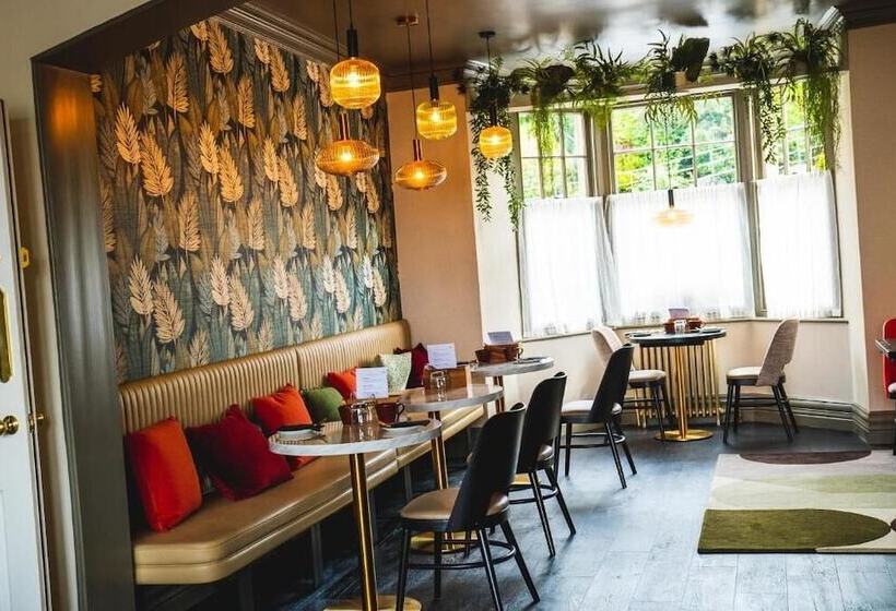 בית מלון כפרי The Cranleigh Boutique