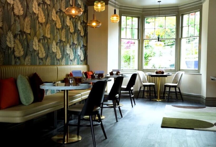 בית מלון כפרי The Cranleigh Boutique