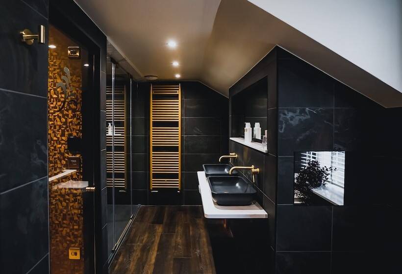 בית מלון כפרי The Cranleigh Boutique