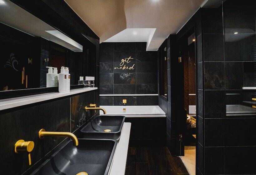 בית מלון כפרי The Cranleigh Boutique