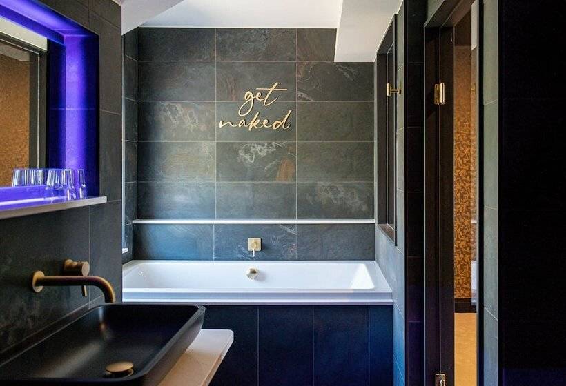 בית מלון כפרי The Cranleigh Boutique