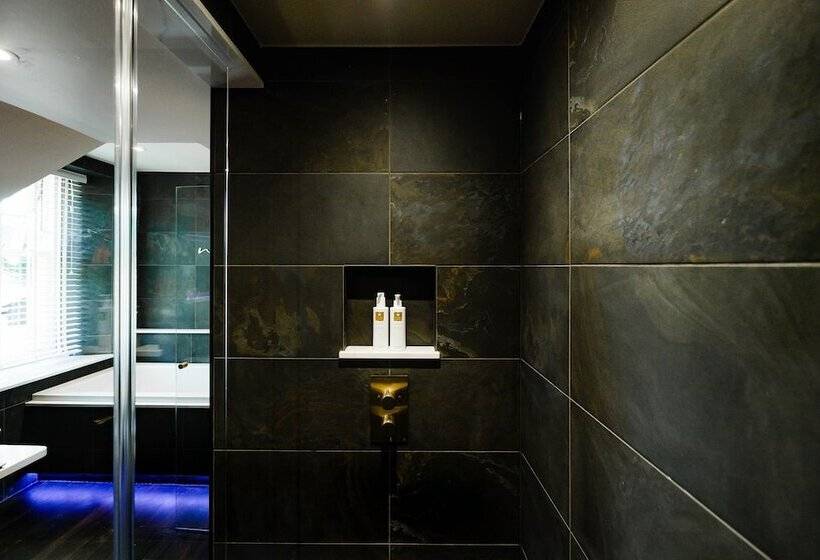 בית מלון כפרי The Cranleigh Boutique