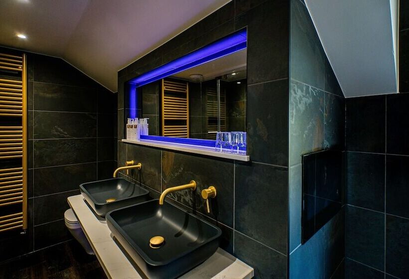 בית מלון כפרי The Cranleigh Boutique