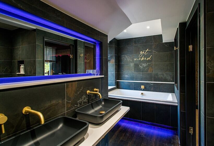 בית מלון כפרי The Cranleigh Boutique