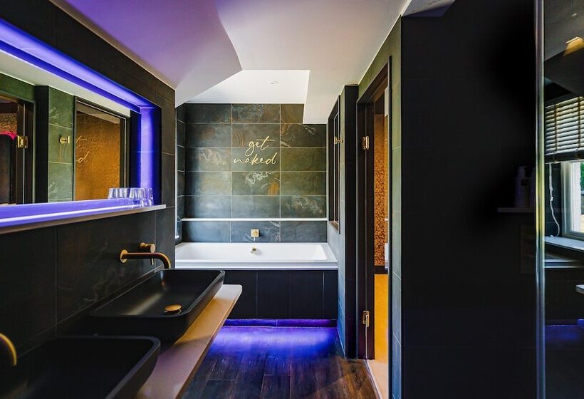 בית מלון כפרי The Cranleigh Boutique