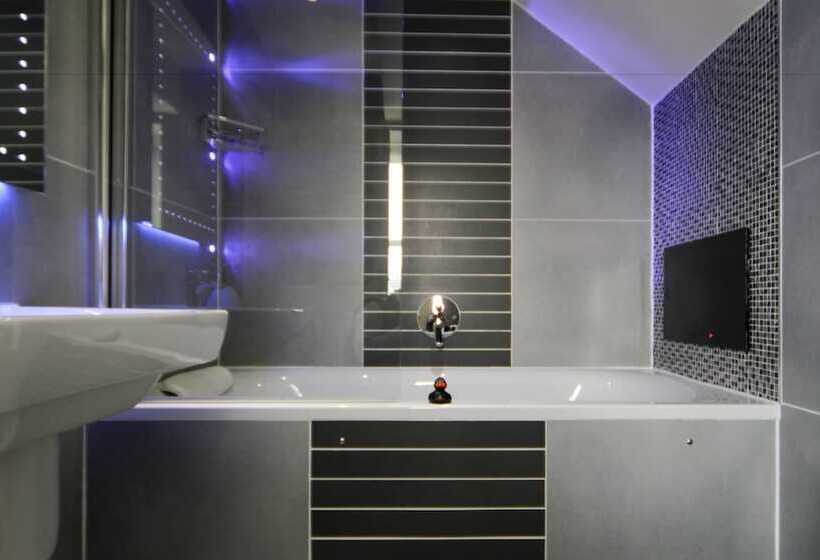 בית מלון כפרי The Cranleigh Boutique