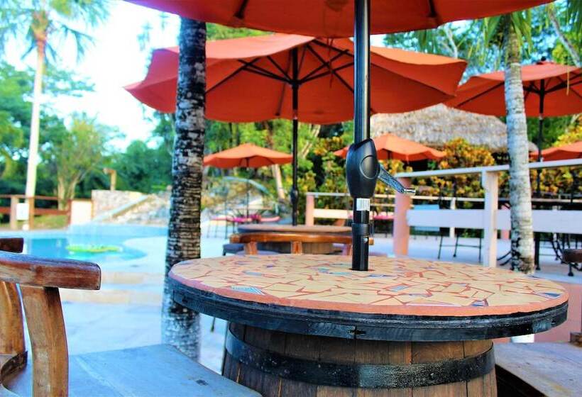 ホテル The Log Cabinn