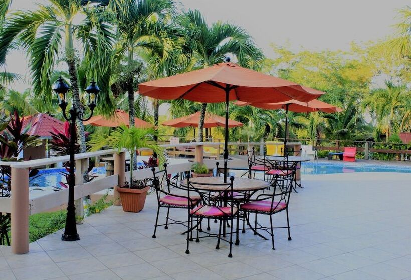 ホテル The Log Cabinn