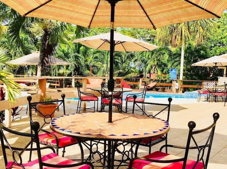 酒店 The Log Cabinn