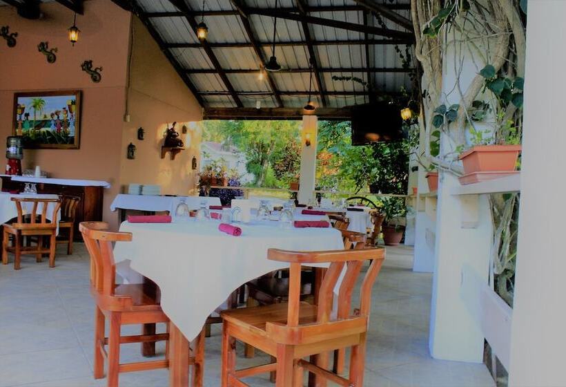 酒店 The Log Cabinn