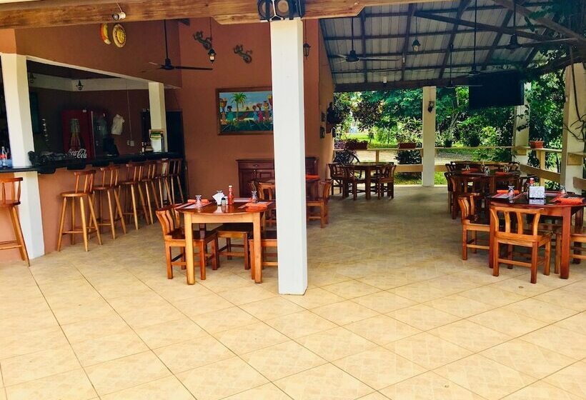 酒店 The Log Cabinn