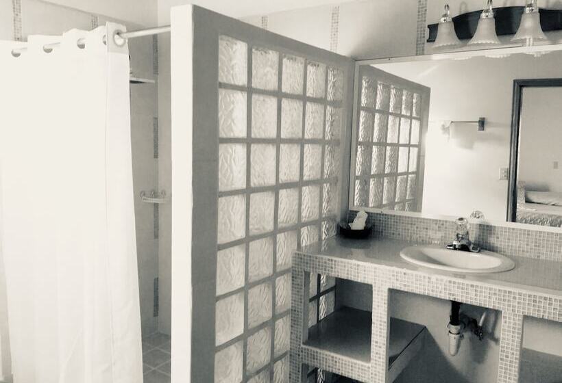 호텔 The Log Cabinn