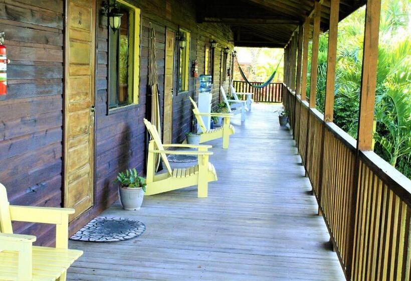 ホテル The Log Cabinn