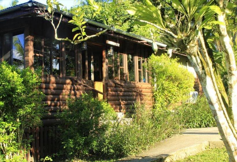 호텔 The Log Cabinn