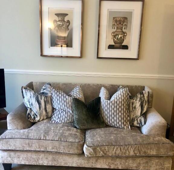 Отель The Mary Mount