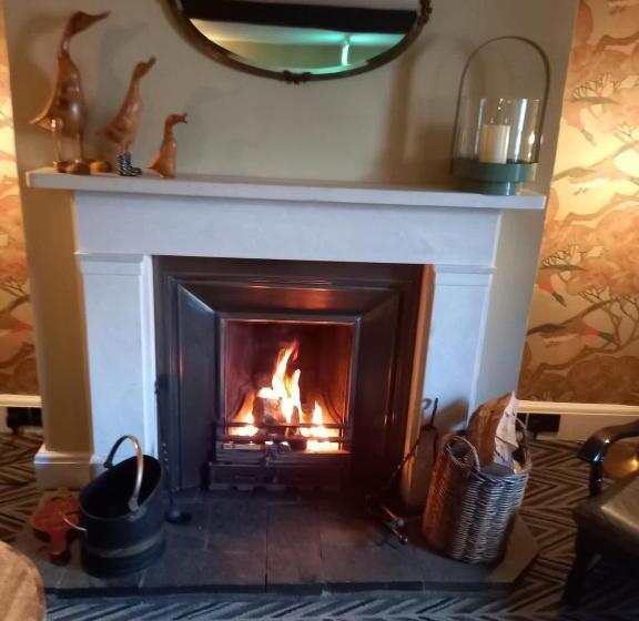 בית מלון כפרי Royal Oak