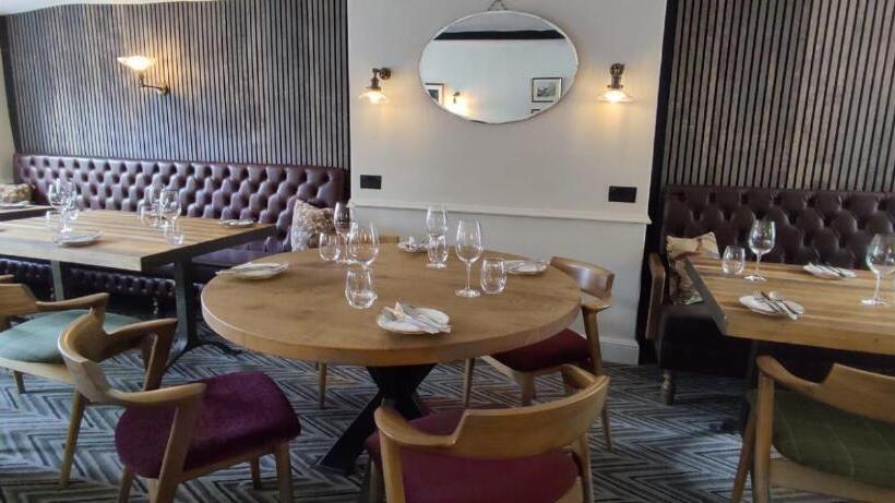 בית מלון כפרי Royal Oak